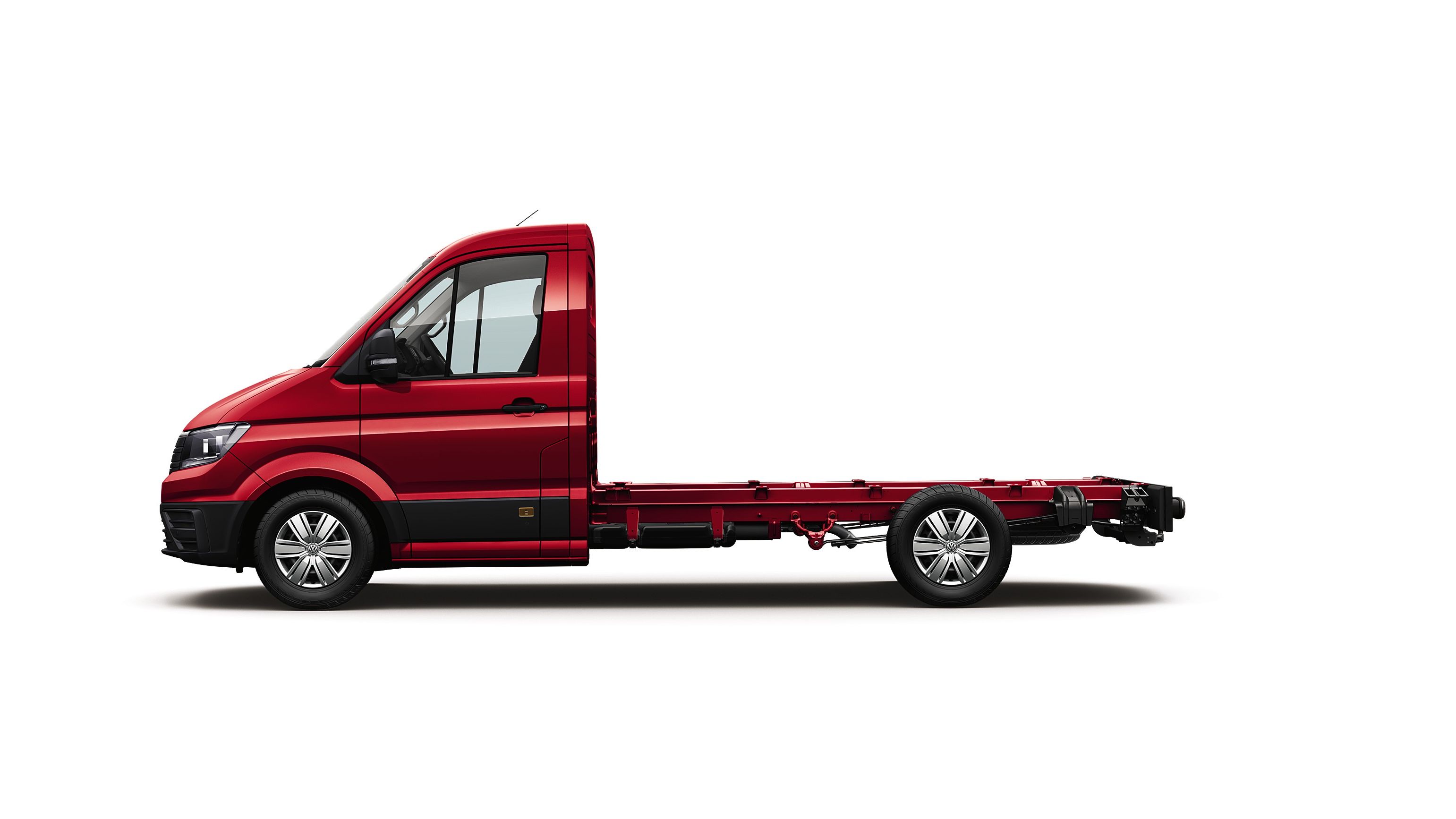 Der Crafter Pritschenwagen mit mittellangem Radstand und Einzelkabine von der Seite.