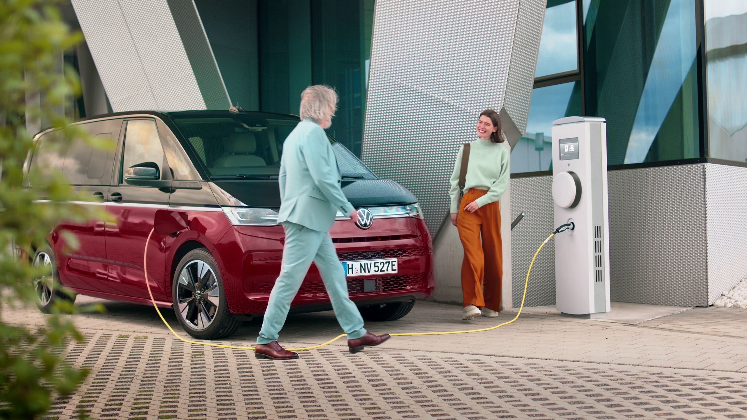 Der neue VW T7 Multivan wird aufgeladen