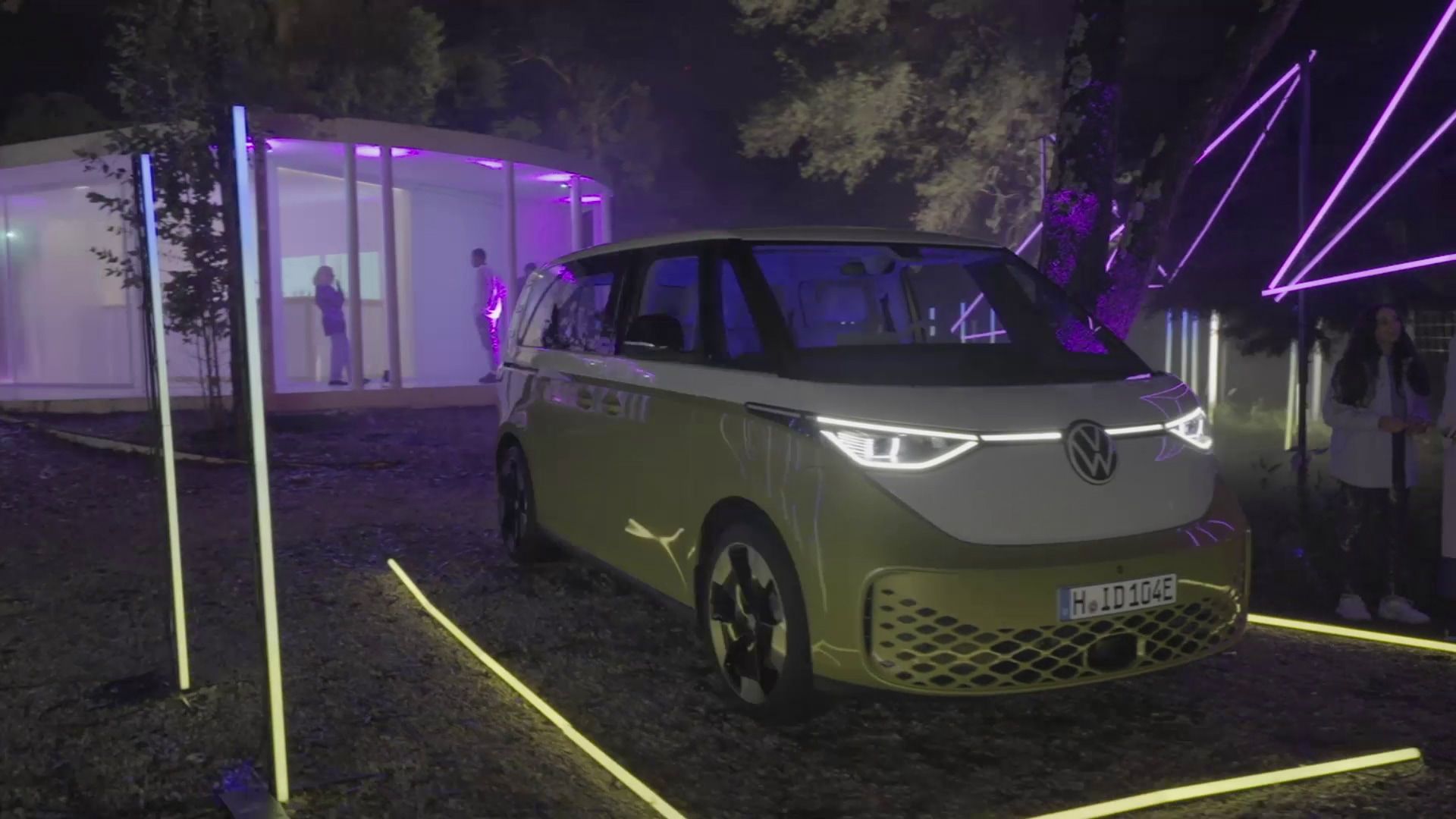 Der ID. Buzz und ID. Buzz Cargo von VW werden vorgestellt.